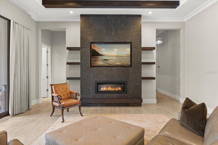 Image No.9-5 Bed House for sale