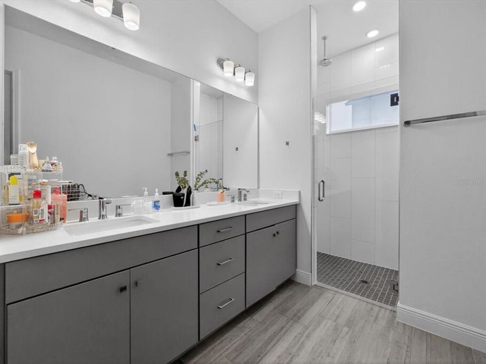 Image No.17-3 Bed House for sale