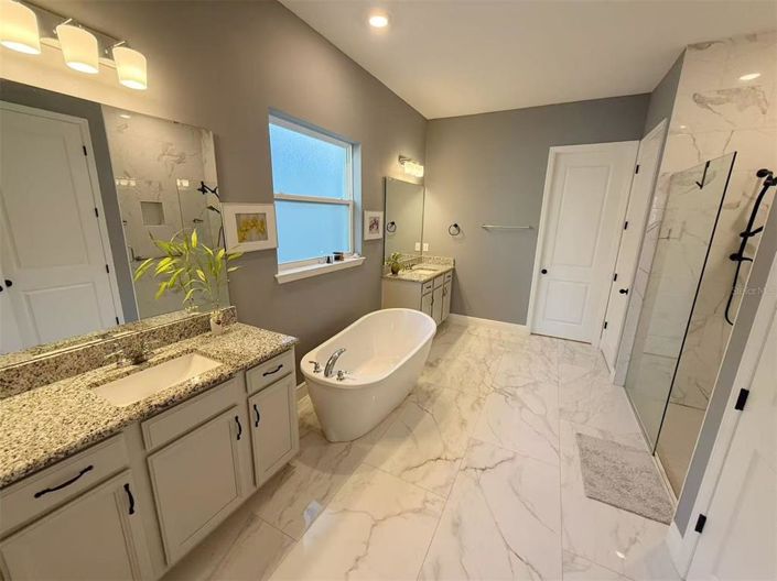 Image No.24-6 Bed House for sale