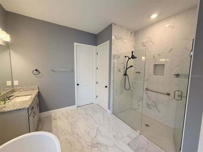 Image No.26-6 Bed House for sale