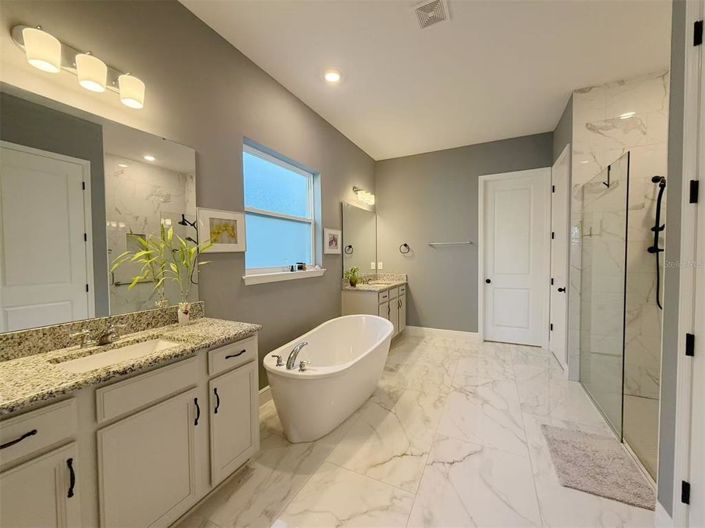 Image No.28-6 Bed House for sale