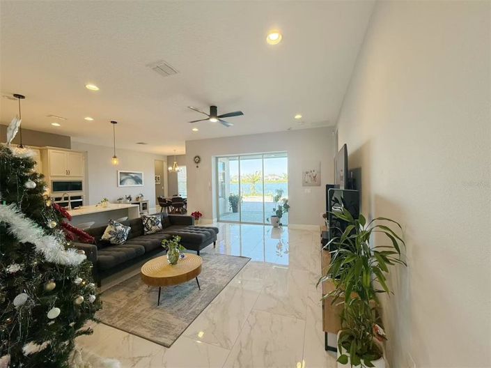 Image No.5-6 Bed House for sale