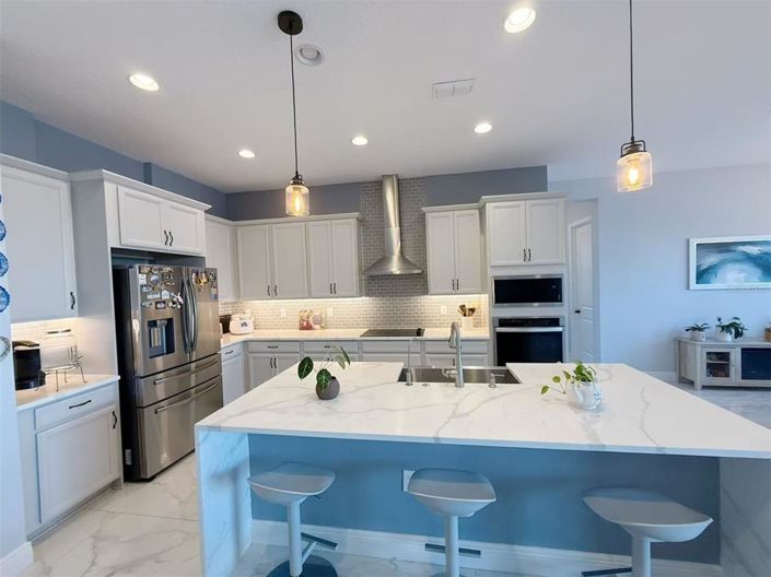 Image No.8-6 Bed House for sale