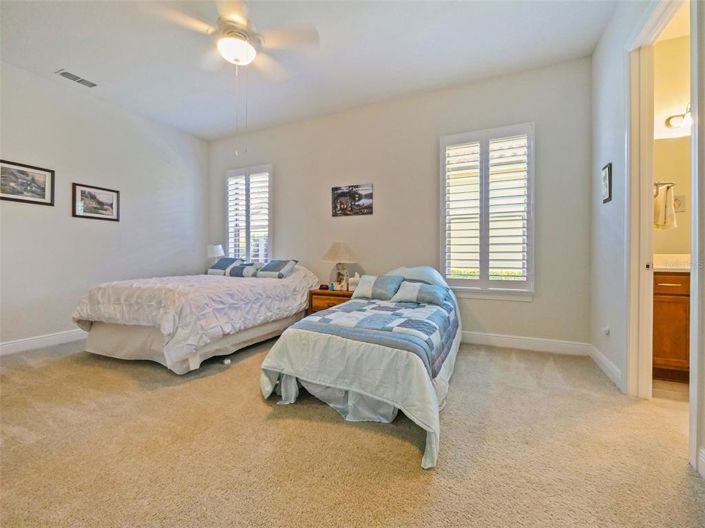 Image No.19-6 Bed House for sale