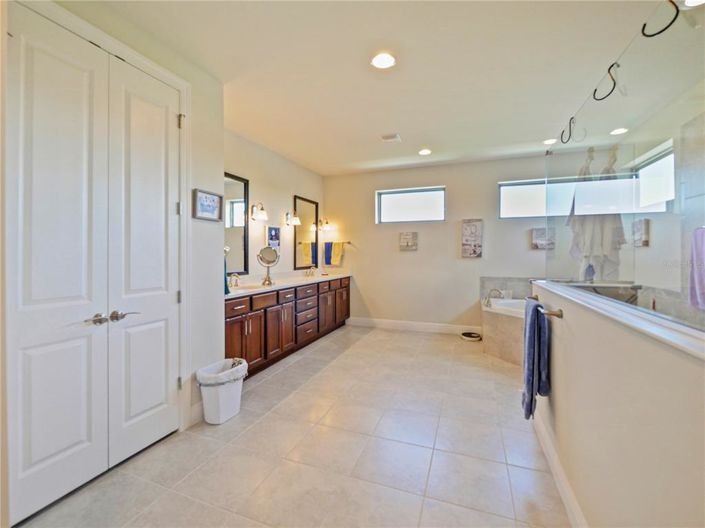 Image No.41-6 Bed House for sale