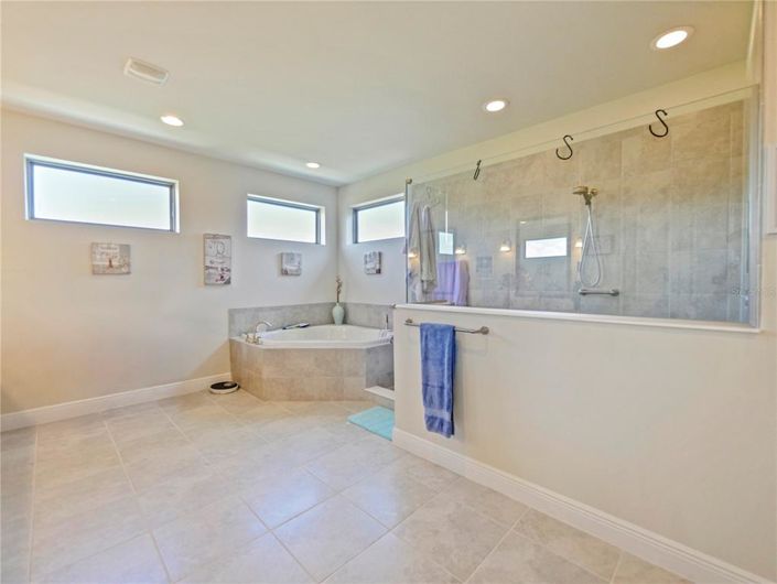 Image No.43-6 Bed House for sale