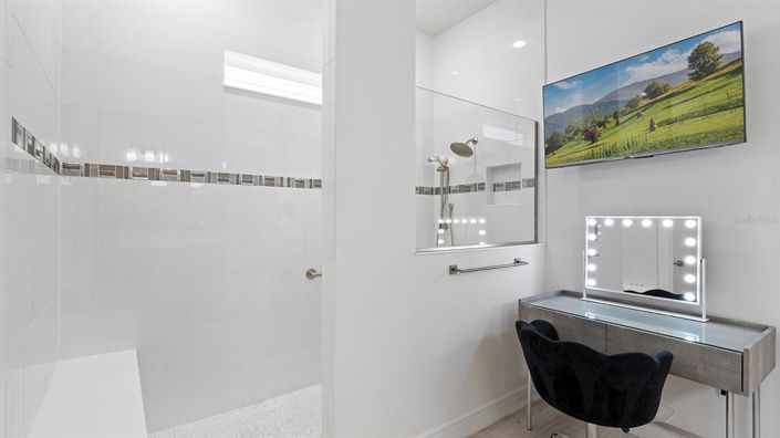 Image No.23-6 Bed House for sale