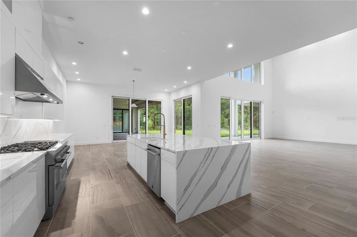 Image No.12-6 Bed House for sale