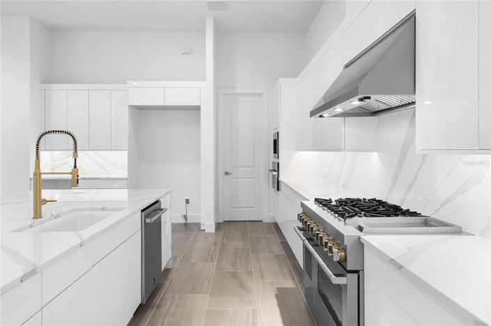 Image No.15-6 Bed House for sale