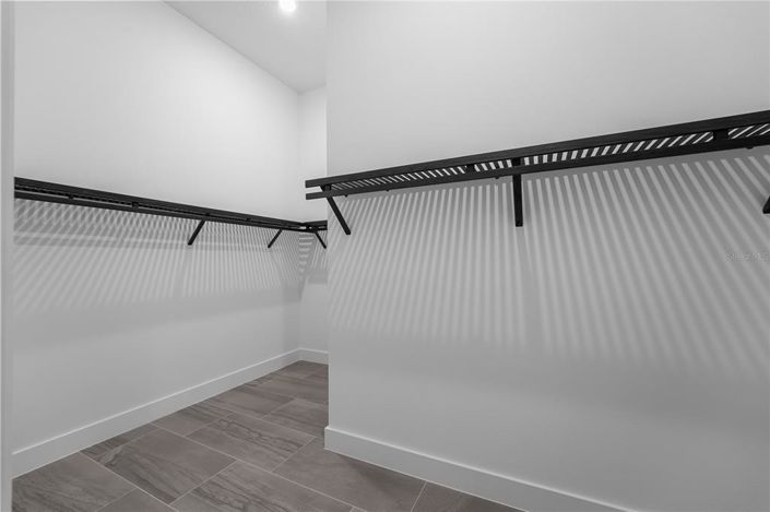 Image No.24-6 Bed House for sale