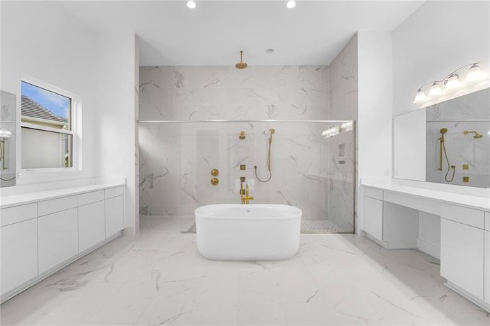 Image No.25-6 Bed House for sale