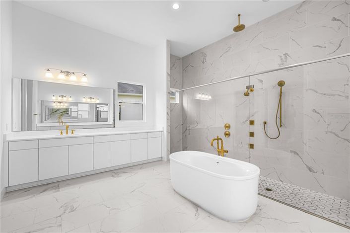 Image No.26-6 Bed House for sale