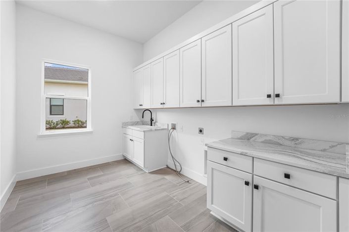 Image No.28-6 Bed House for sale