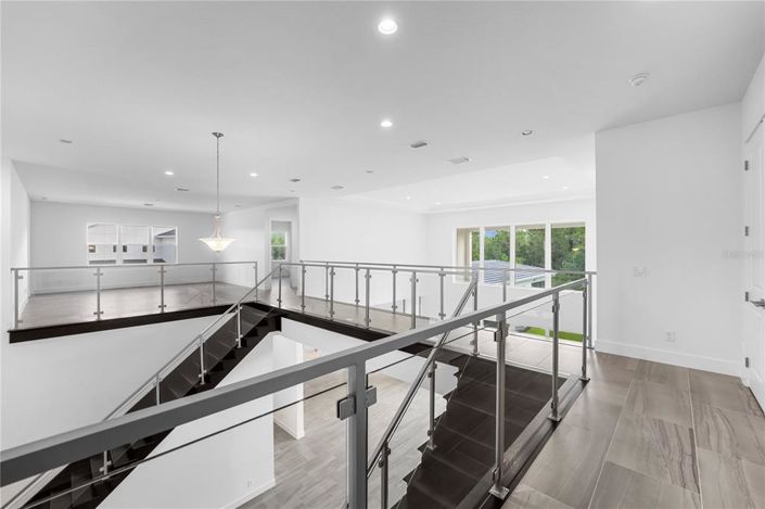 Image No.30-6 Bed House for sale