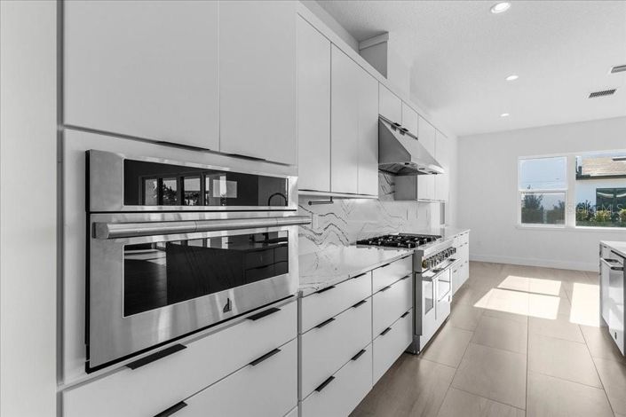 Image No.17-4 Bed House for sale