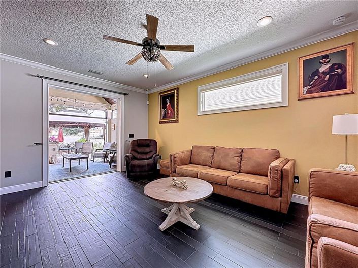 Image No.27-3 Bed House for sale