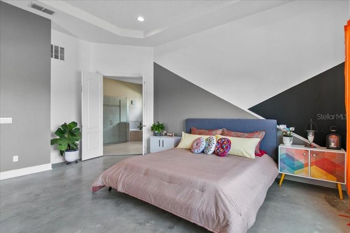 Image No.18-4 Bed House for sale