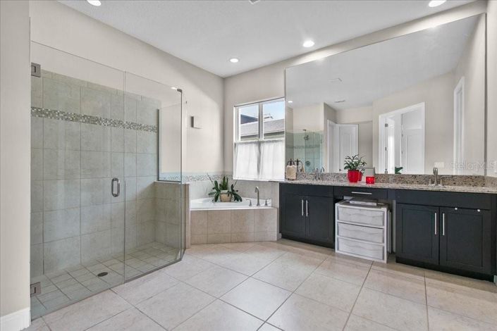 Image No.19-4 Bed House for sale