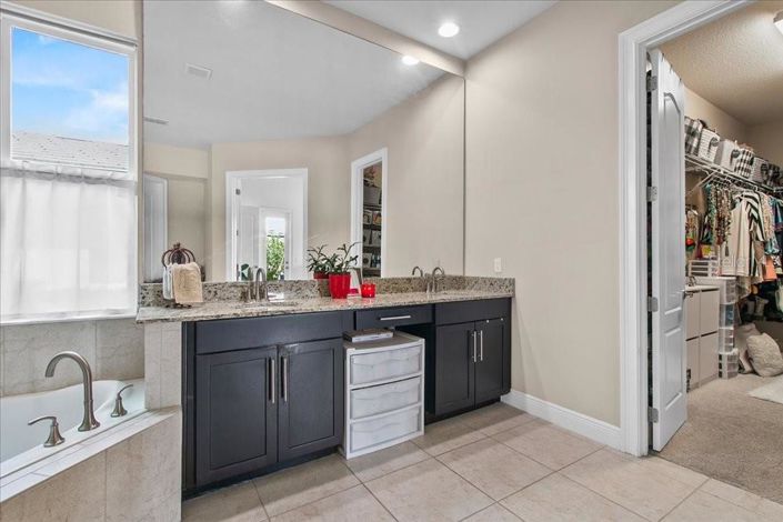 Image No.20-4 Bed House for sale