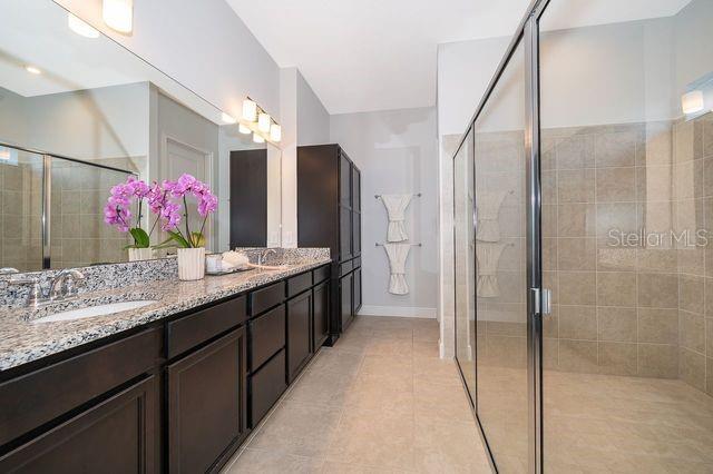 Image No.17-5 Bed House for sale