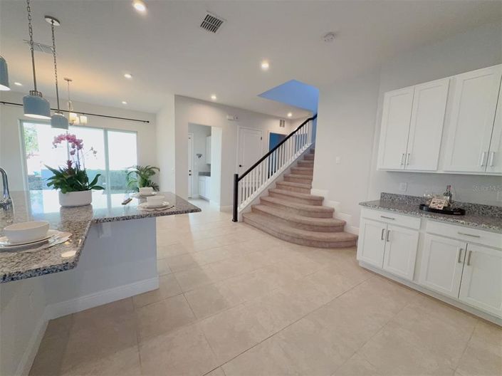 Image No.8-5 Bed House for sale