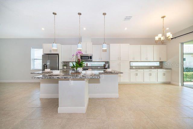 Image No.9-5 Bed House for sale