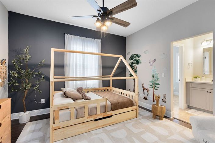 Image No.18-5 Bed House for sale