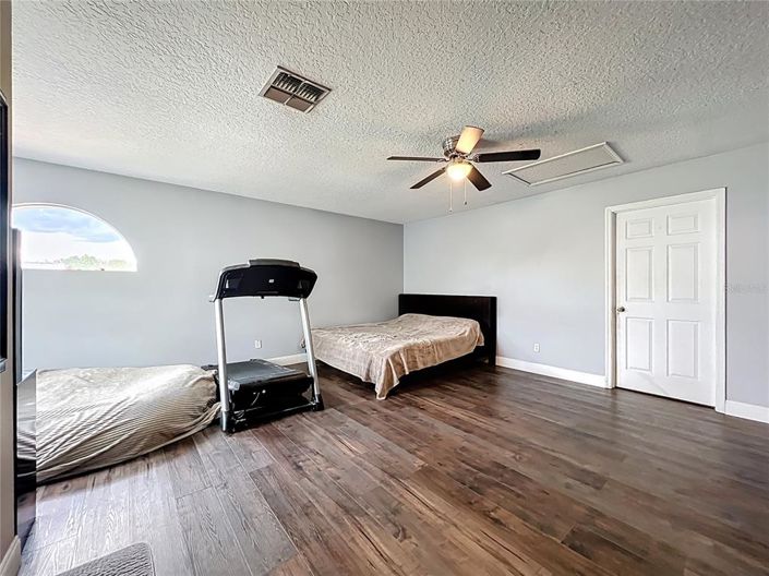 Image No.30-5 Bed House for sale