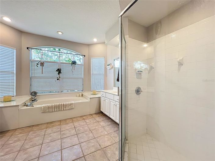 Image No.44-5 Bed House for sale