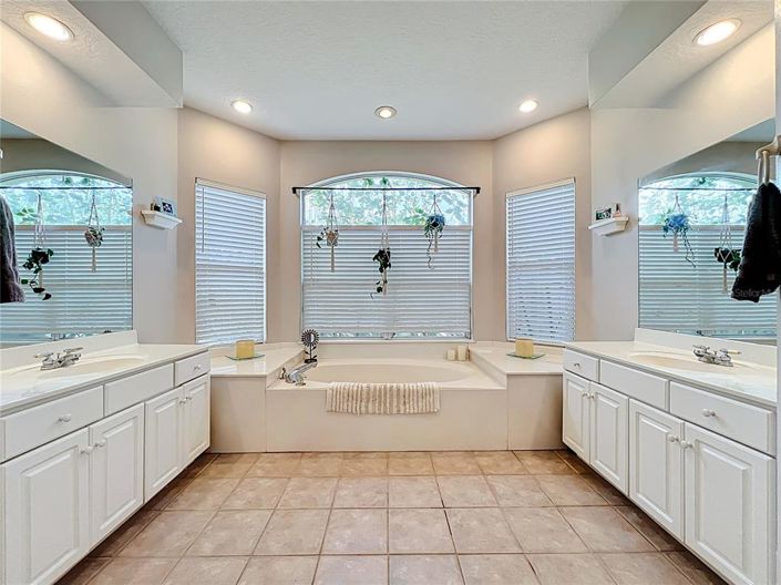 Image No.45-5 Bed House for sale