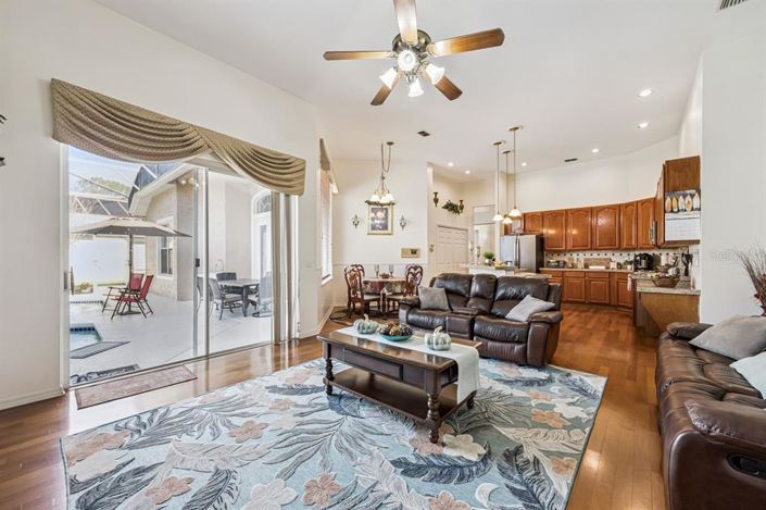 Image No.18-5 Bed House for sale