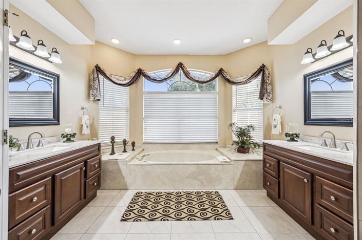 Image No.23-5 Bed House for sale