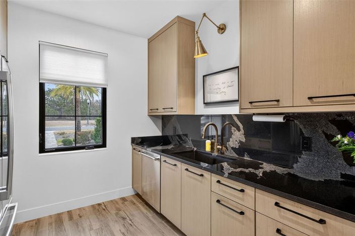 Image No.11-3 Bed House for sale