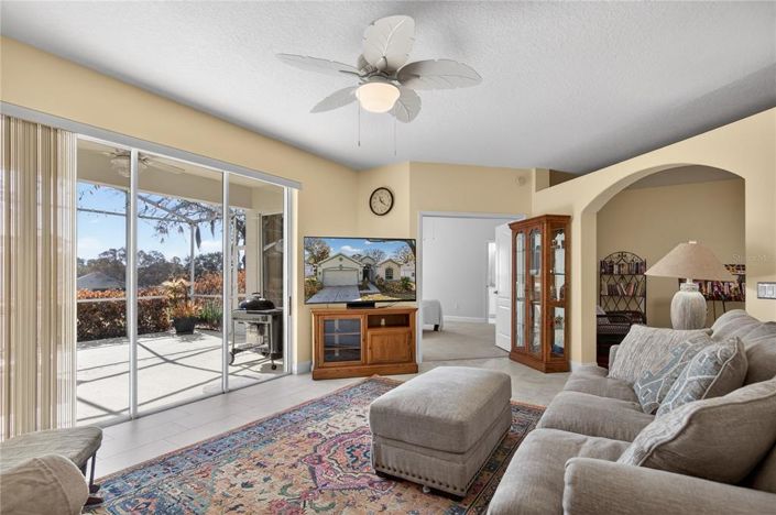 Image No.14-2 Bed House for sale