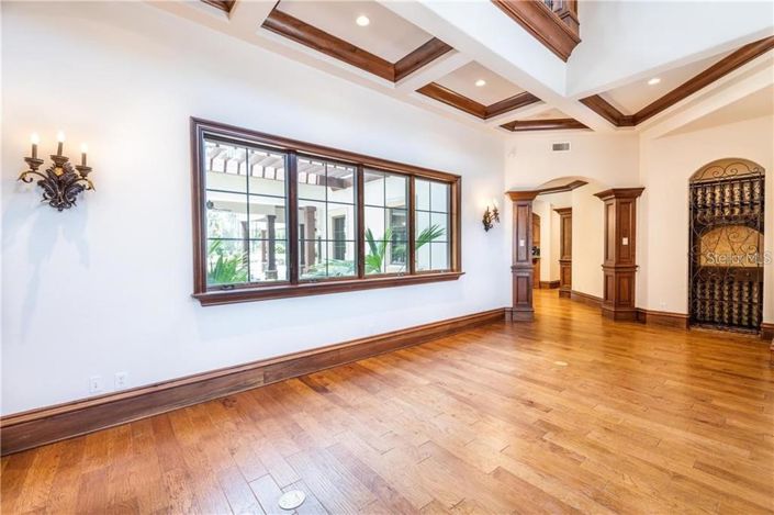 Image No.17-5 Bed House for sale