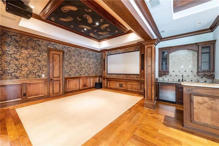 Image No.18-5 Bed House for sale