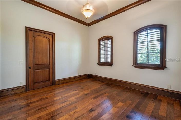 Image No.20-5 Bed House for sale