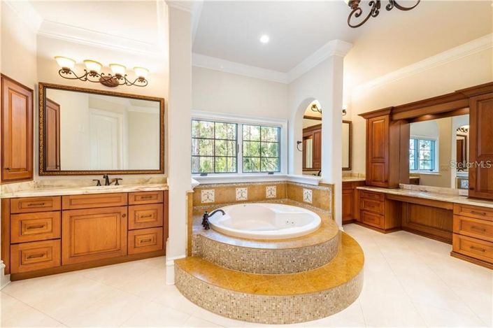 Image No.23-5 Bed House for sale