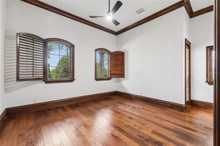 Image No.35-5 Bed House for sale