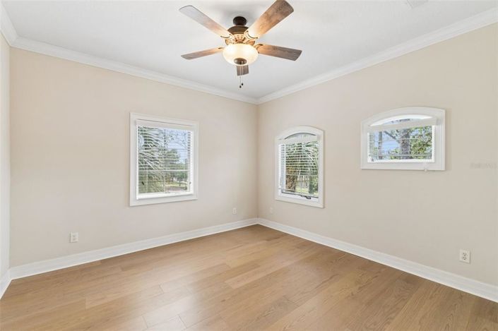 Image No.40-5 Bed House for sale