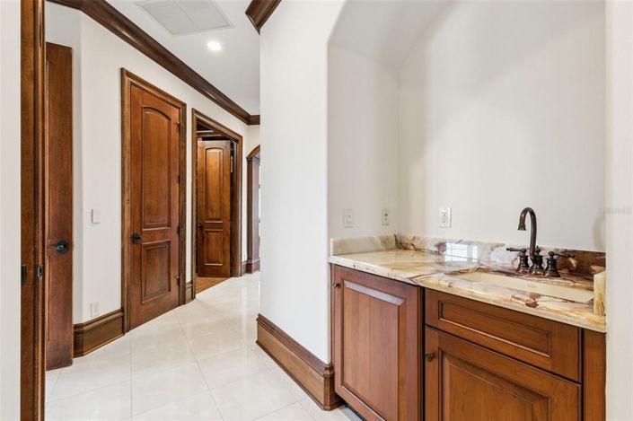 Image No.42-5 Bed House for sale