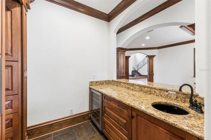 Image No.45-5 Bed House for sale