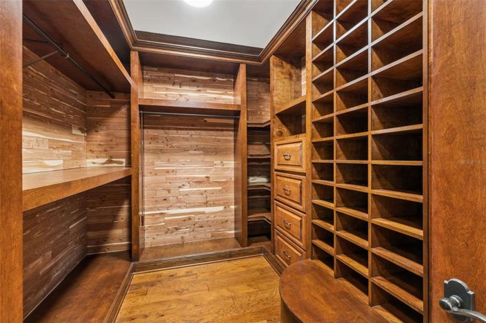 Image No.57-5 Bed House for sale