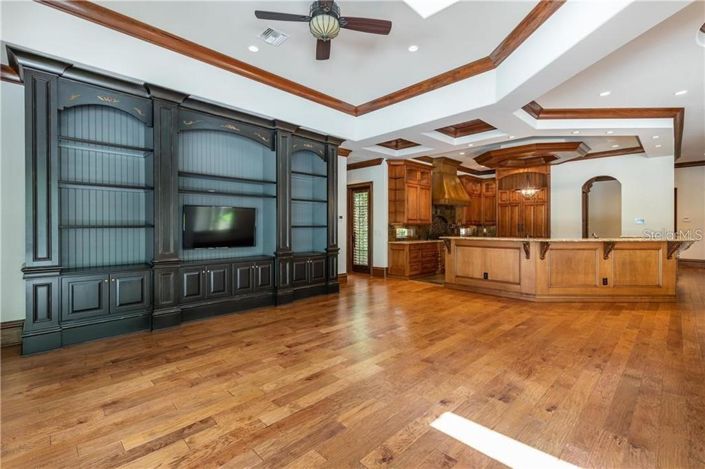 Image No.7-5 Bed House for sale