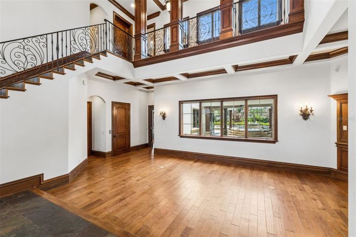 Image No.8-5 Bed House for sale