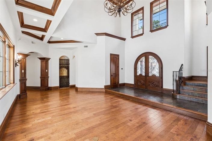 Image No.9-5 Bed House for sale