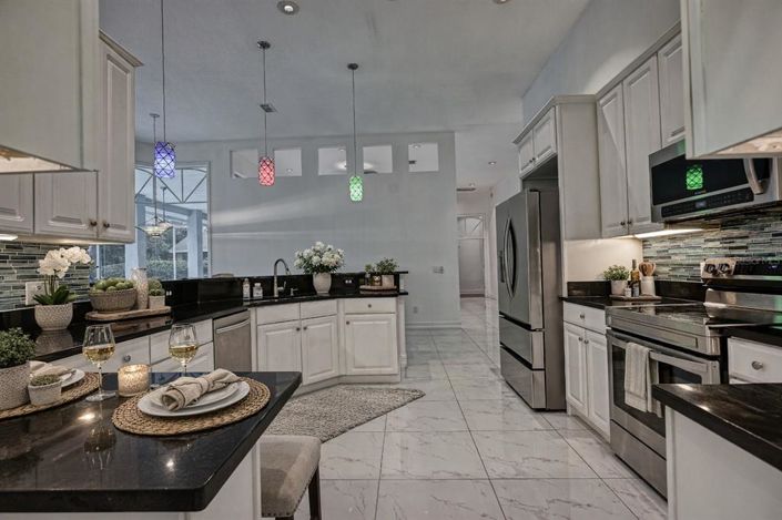 Image No.17-5 Bed House for sale