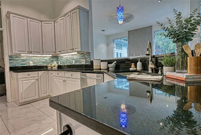 Image No.18-5 Bed House for sale