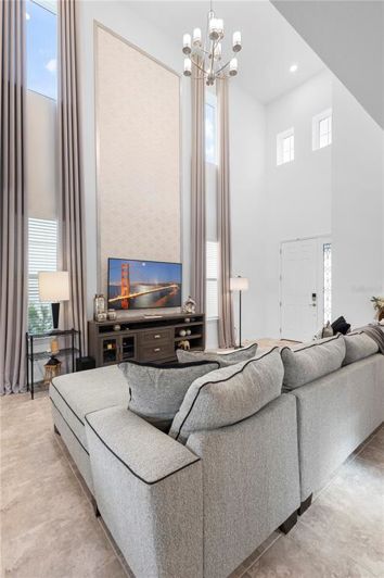 Image No.18-4 Bed House for sale