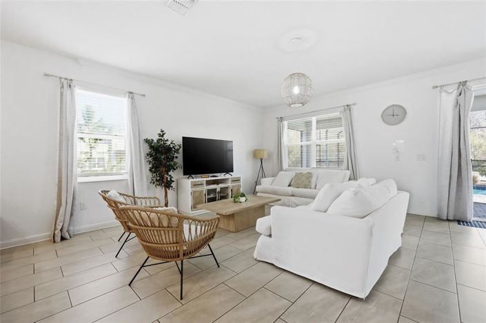 Image No.16-8 Bed House for sale